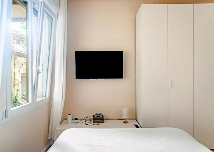 Modern Gem In Appartamento