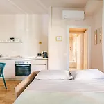 Apartment Modern Gem In