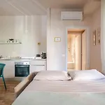 Apartment Modern Gem In